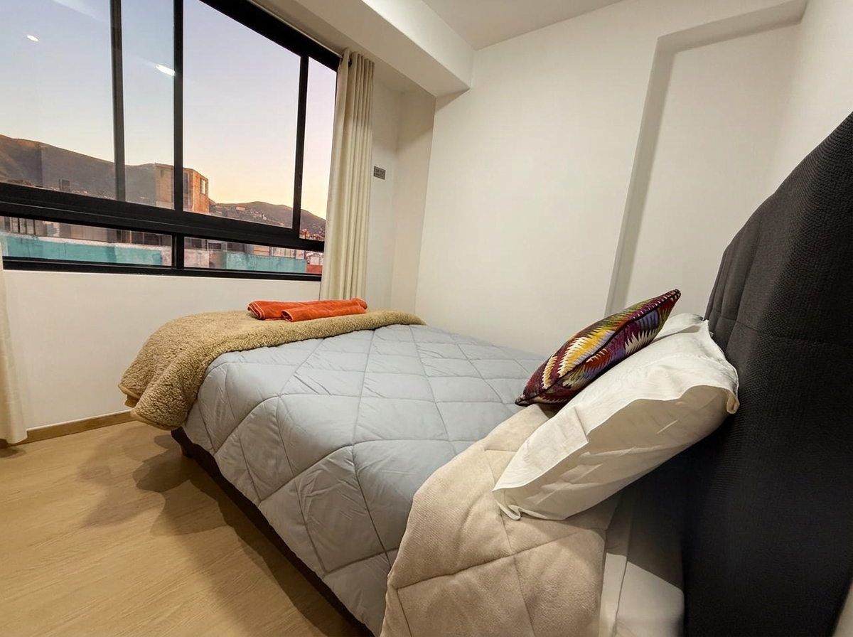 Dormitorio con vista